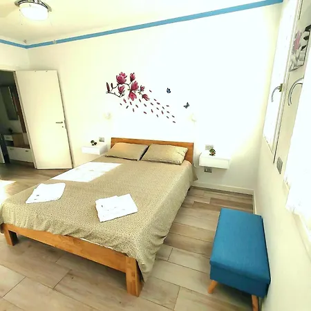 Butterfly In Suna With Garage Lägenhet