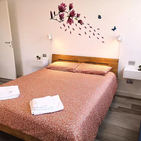 Butterfly In Suna With Garage Lägenhet Verbania