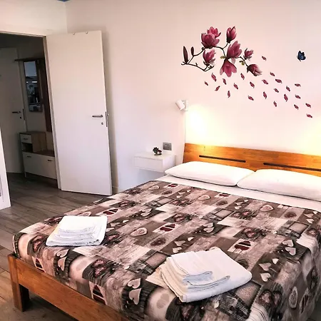 Butterfly In Suna With Garage Lägenhet